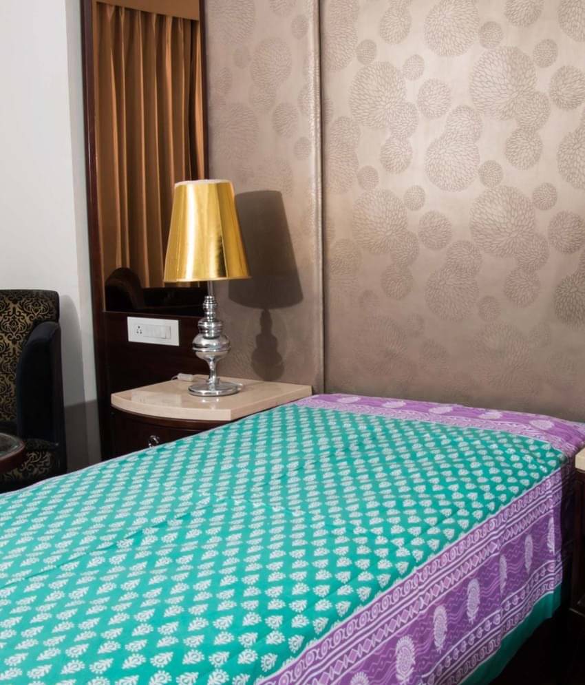     			UniqChoice Multicolor Cotton Single Bedsheet