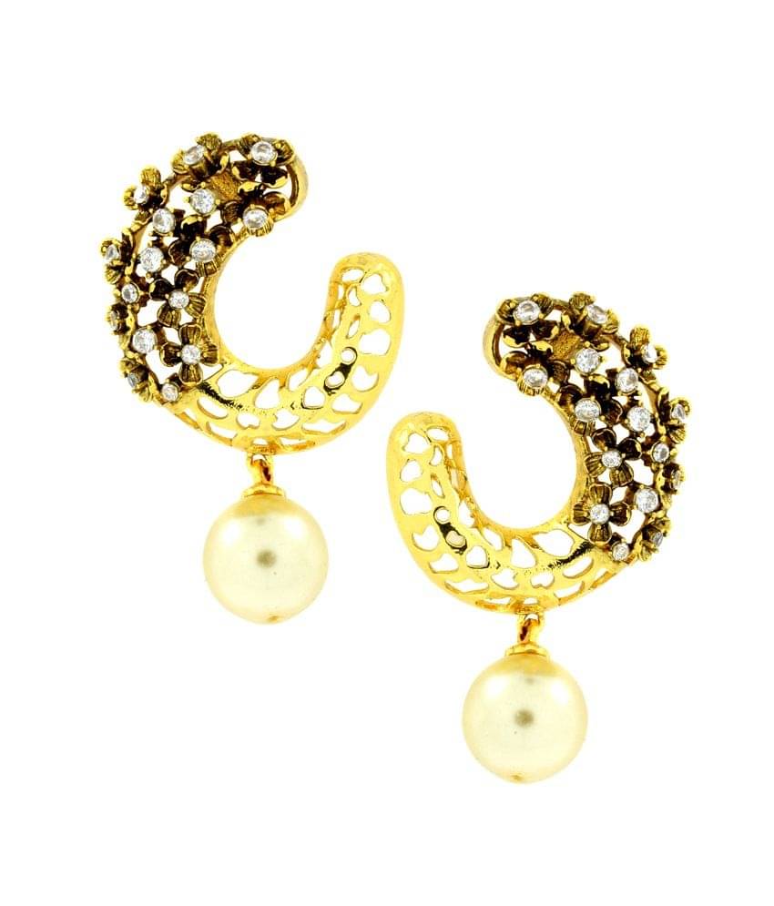 The Jewelbox 3D Flower Antique Gold Plated American Diamond Pearl Stud Earring for Women The Jewelbox 3D Flower Antique Gold Plated American Diamond Pearl Stud Earring for Women