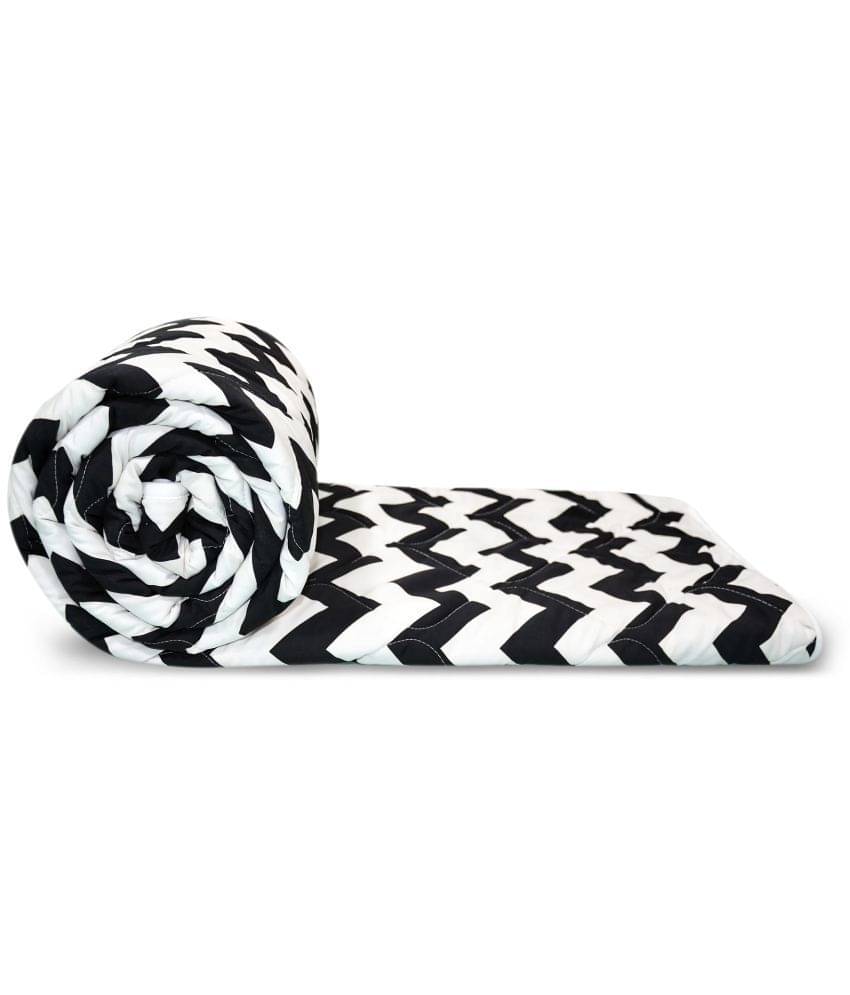 Divine Casa Single Polyester Checks Multi Comforter Coordinated     			Divine Casa Single Polyester Checks Multi Comforter Coordinated