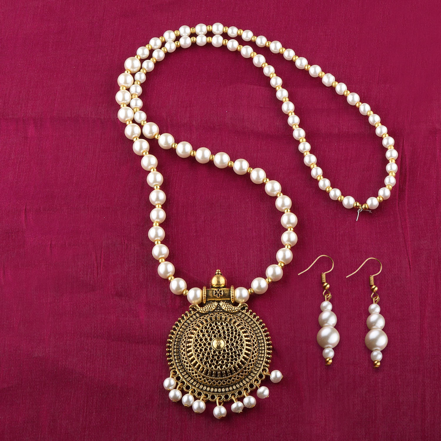     			Silver Shine - White Pearls Necklace Set ( Pack of 1 )