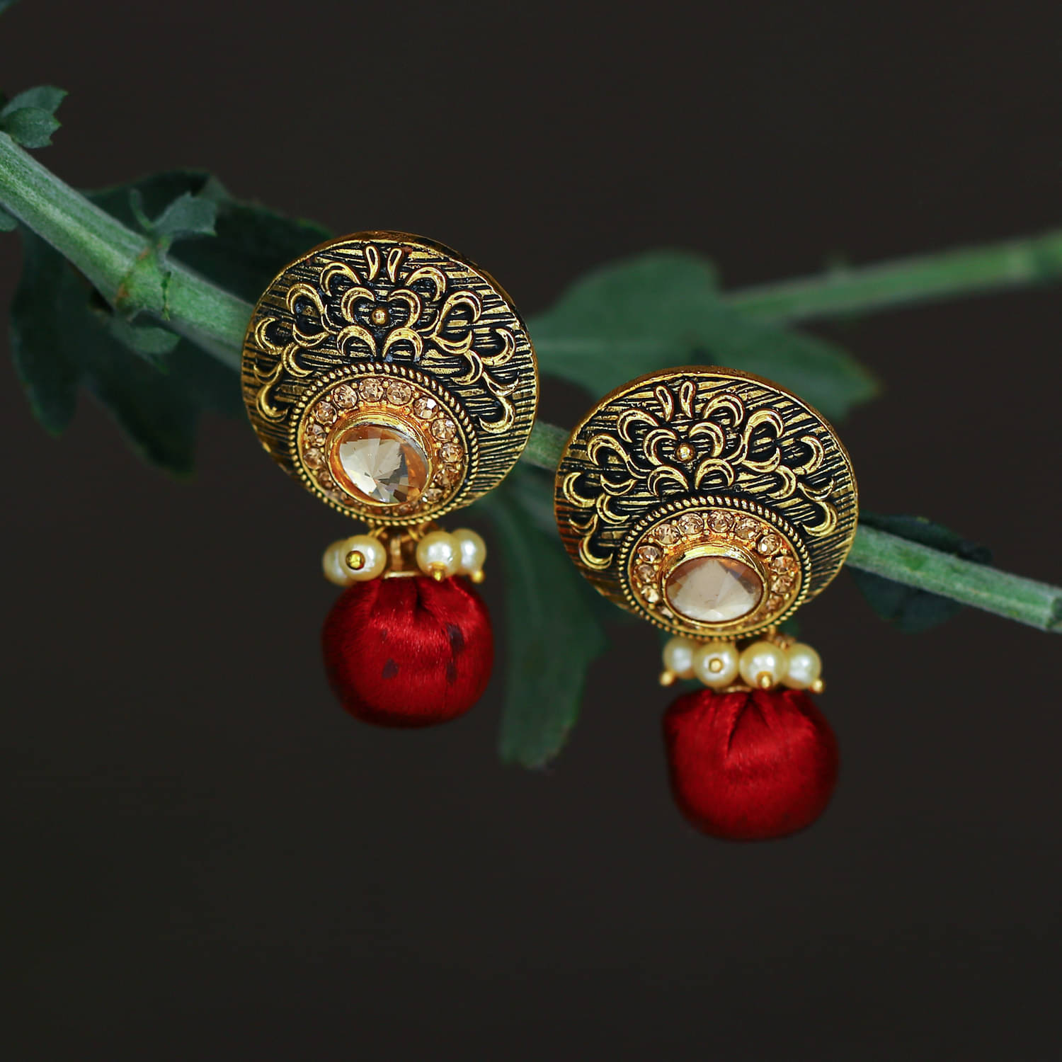     			Sukkhi Charming LCT Gold Plated Dangle Earring For Women