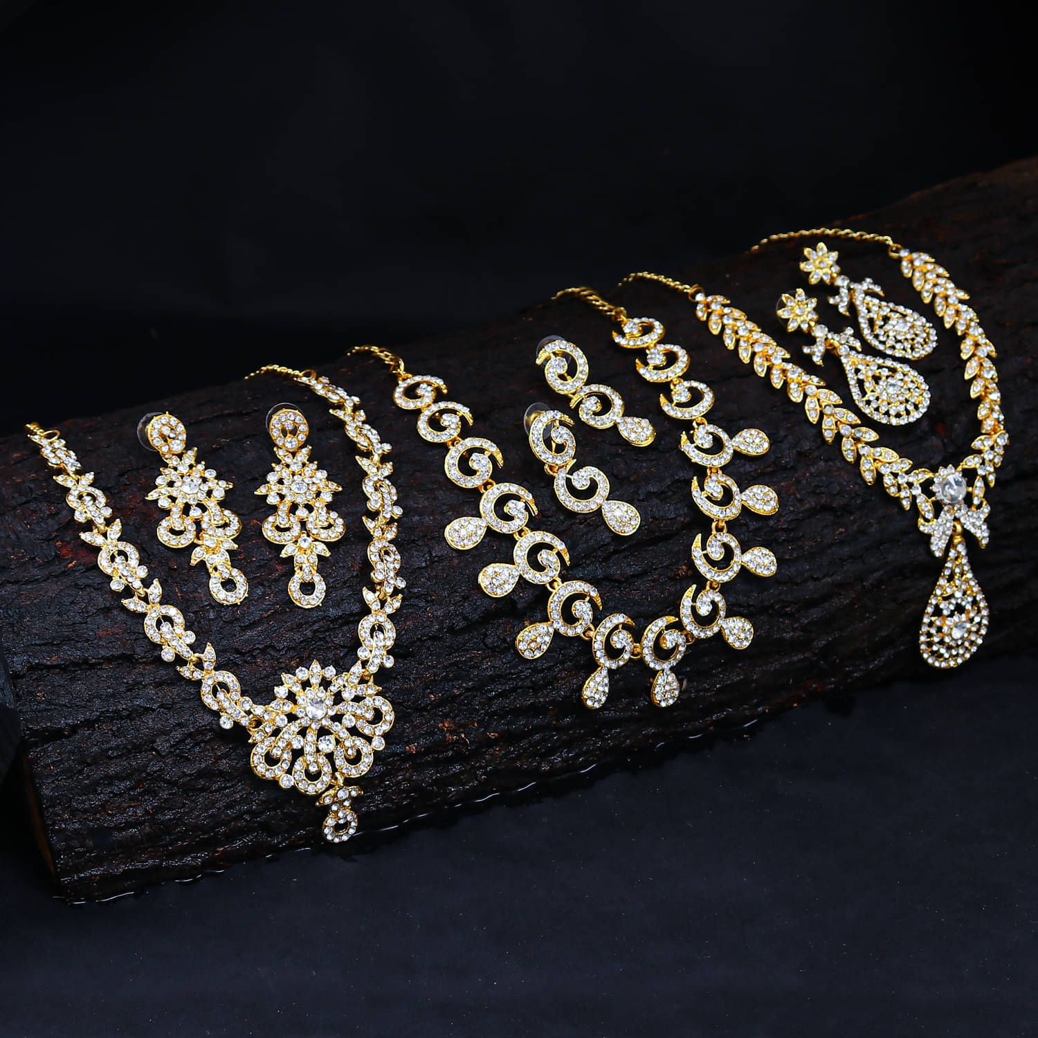 Sukkhi Alloy Golden Choker Traditional 18kt Gold Plated Necklaces Set Sukkhi Alloy Golden Choker Traditional 18kt Gold Plated Necklaces Set