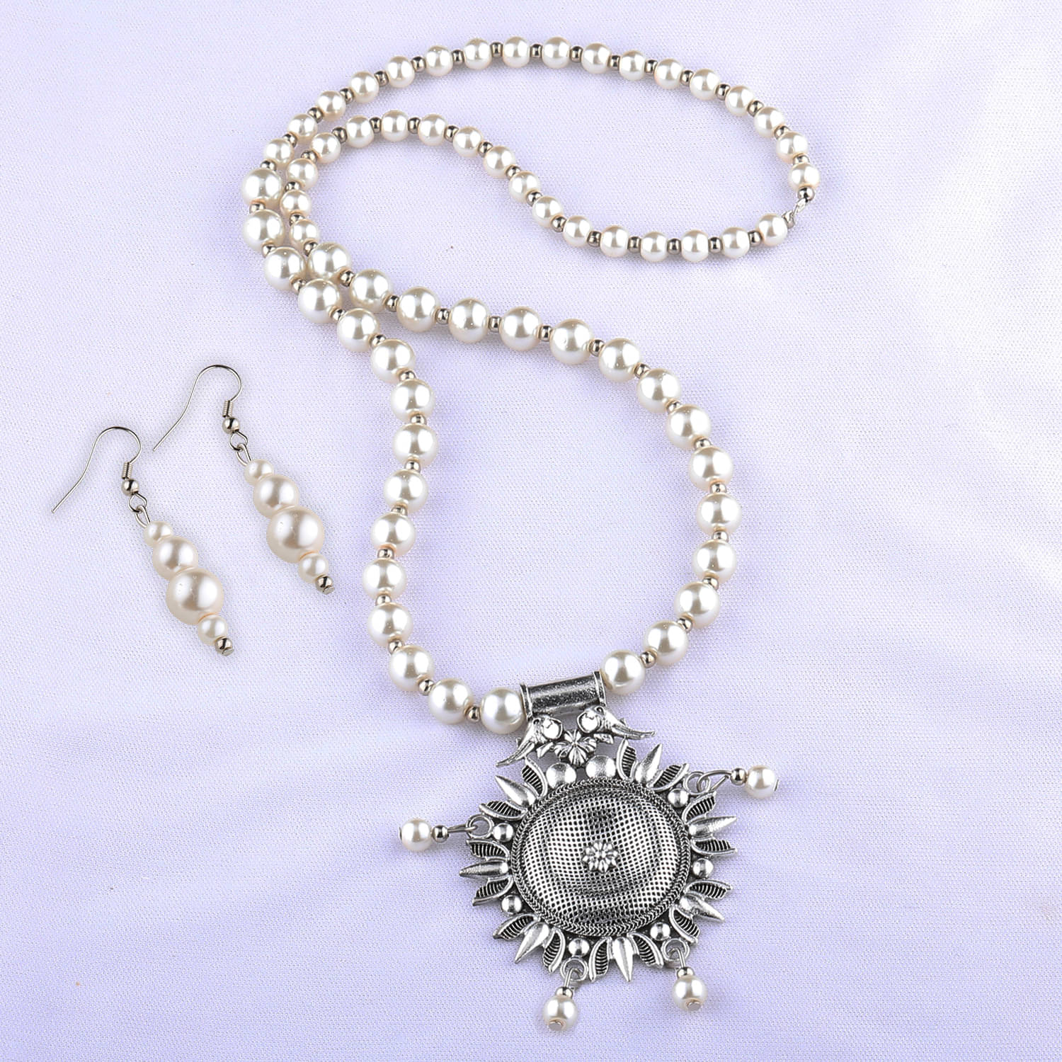     			Silver Shine - Silver Pendant set ( Pack of 1 )