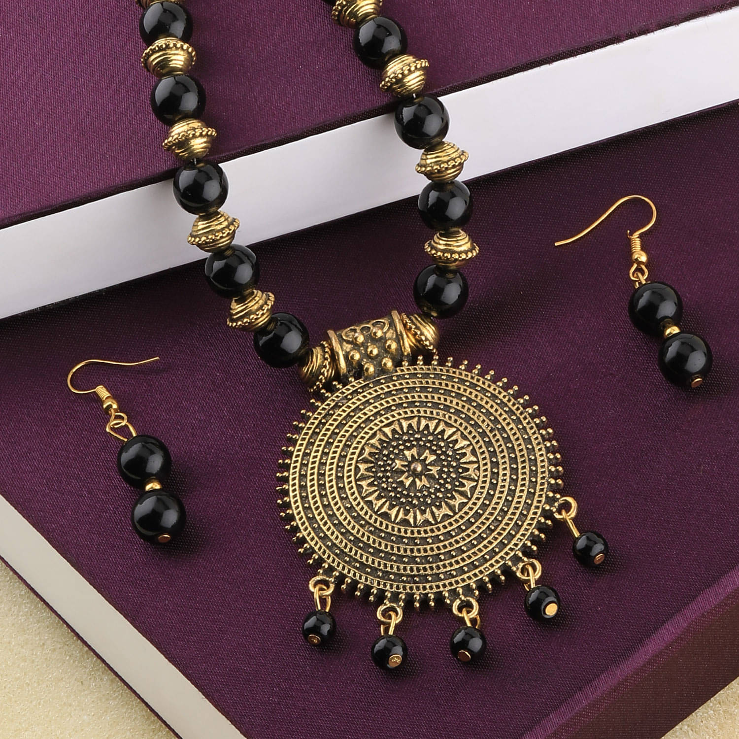     			SILVERSHINE Alegant Stylish Gold Oxidised Pendant Black Pearl mala set for Women girl