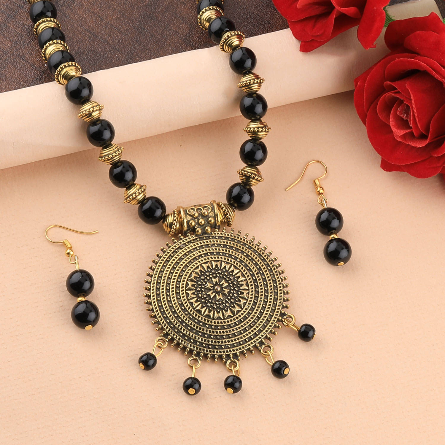     			SILVERSHINE Alegant Stylish Gold Oxidised Pendant Black Pearl mala set for Women girl