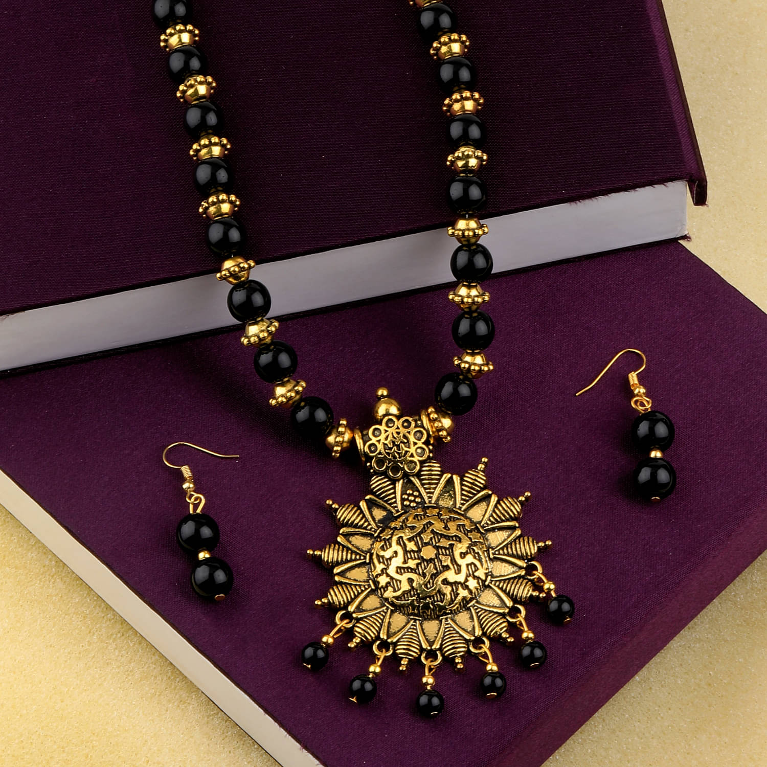     			SILVERSHINE Designer Adjustable Gold Oxidised Pendant Black Pearl mala set for Women girl