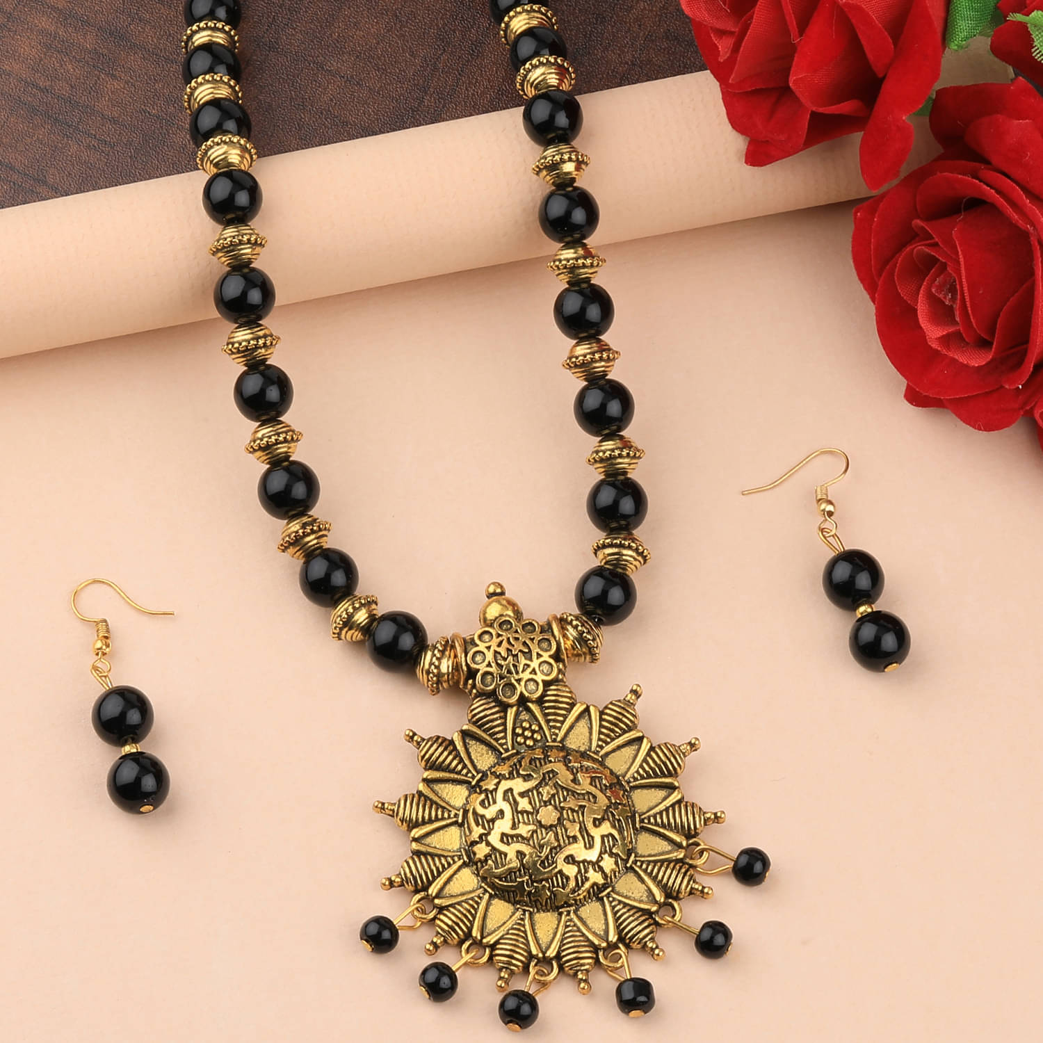    			SILVERSHINE Designer Adjustable Gold Oxidised Pendant Black Pearl mala set for Women girl