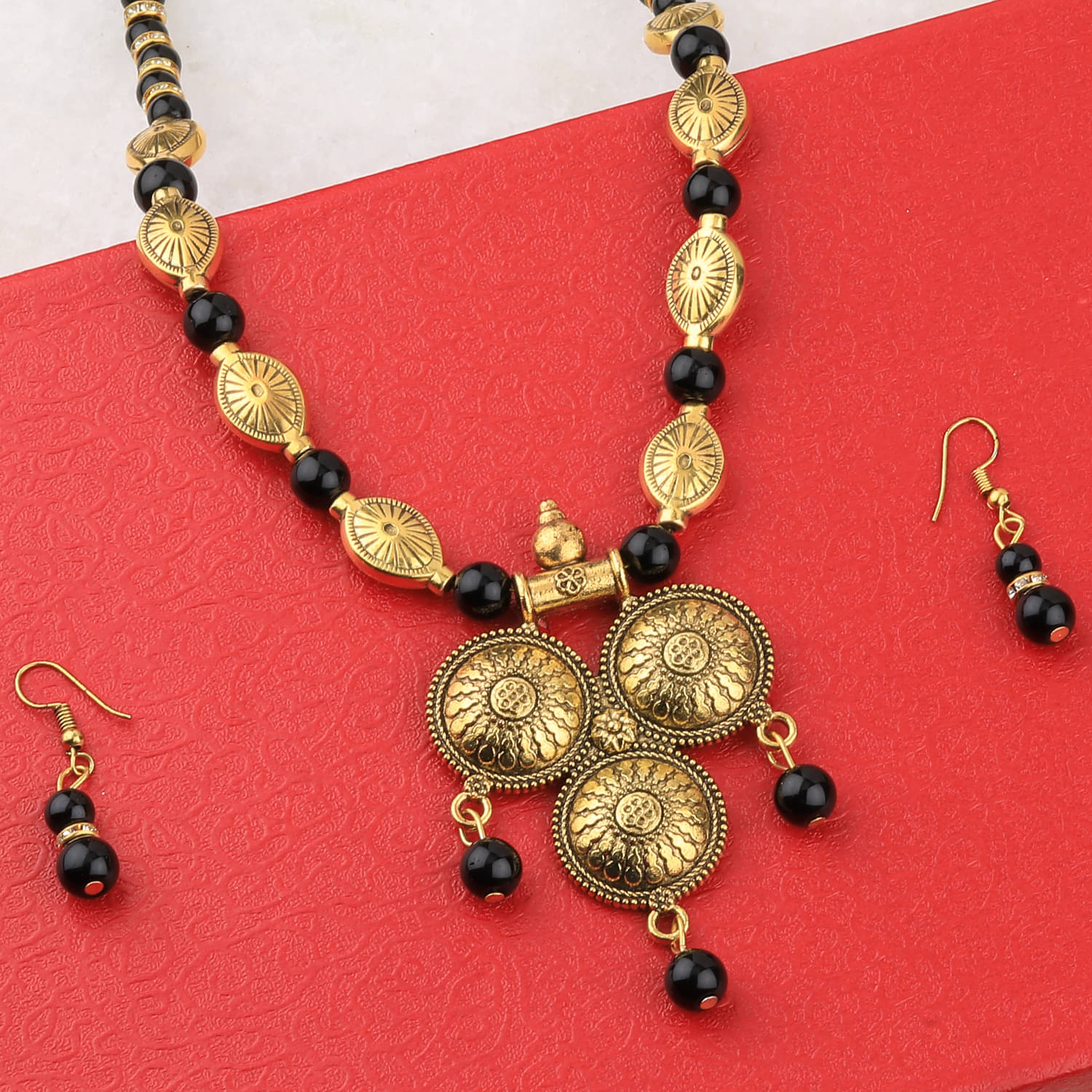     			SILVERSHINE Elegant Gold  Adjustable Oxidised Pendant Black Pearl mala set for Women girl