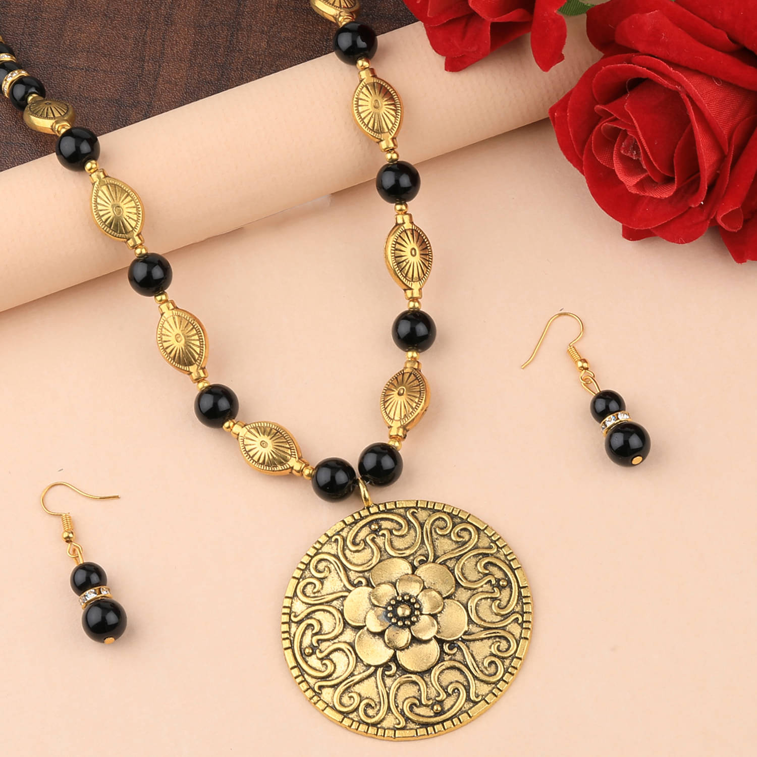 Silver Shine Alloy Golden Contemporary Contemporary/Fashion Antique Necklaces Set Silver Shine Alloy Golden Contemporary Contemporary/Fashion Antique Necklaces Set