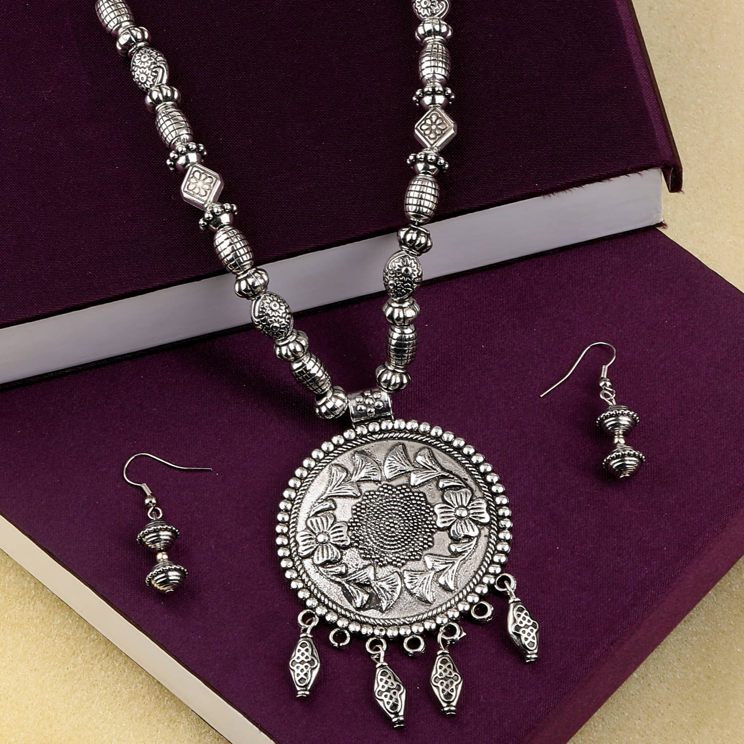 Silver Shine Alloy Silver Contemporary Contemporary/Fashion Antique Necklaces Set Silver Shine Alloy Silver Contemporary Contemporary/Fashion Antique Necklaces Set