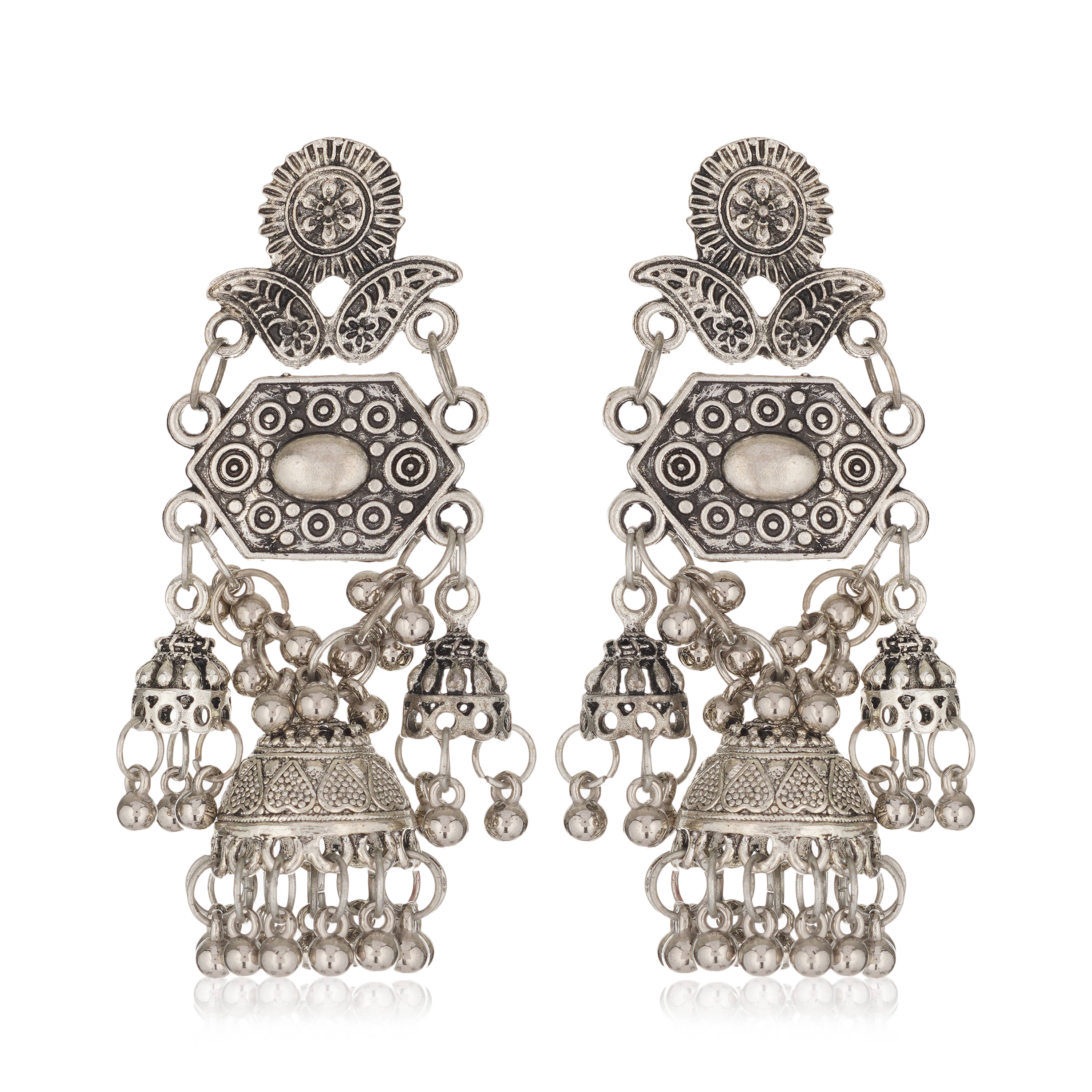     			Darshini Designs - Silver Chandelier Earrings ( Pack of 1 )