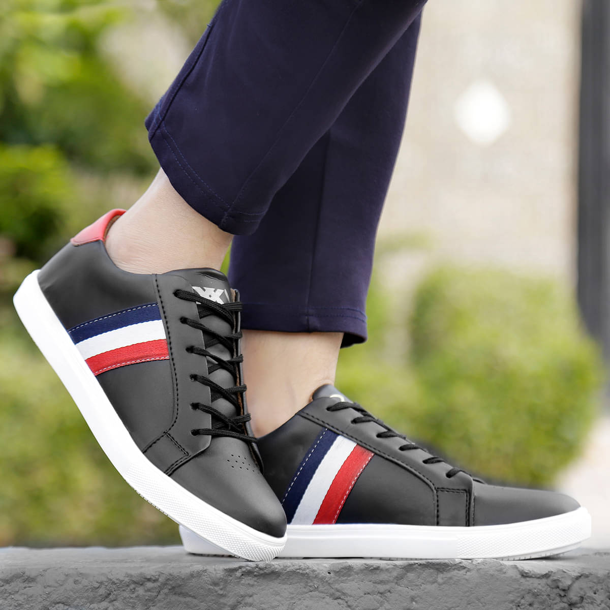     			BXXY Sneakers Black Casual Shoes
