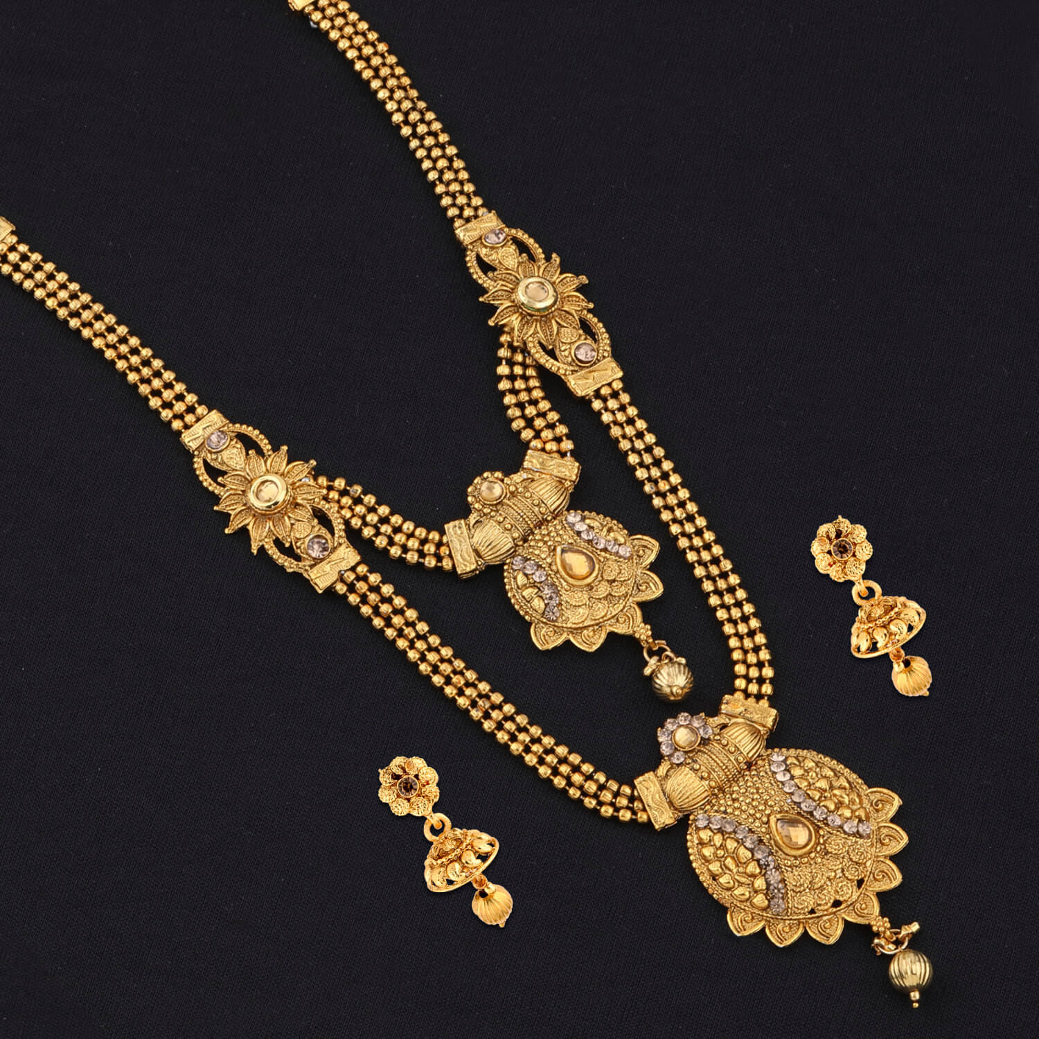Silver Shine Alloy Golden Choker Traditional Gold Plated Necklaces Set     			Silver Shine Alloy Golden Choker Traditional Gold Plated Necklaces Set