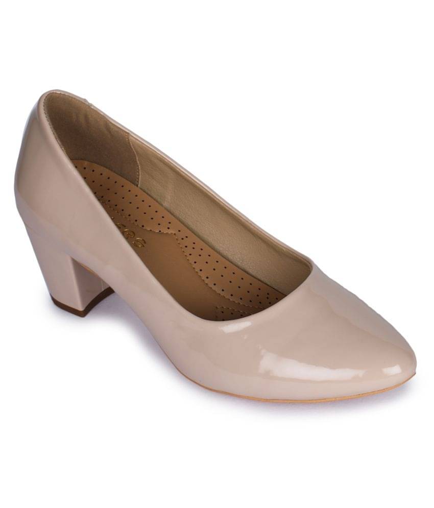     			HEALERS by Liberty Beige Women's Lifestyle