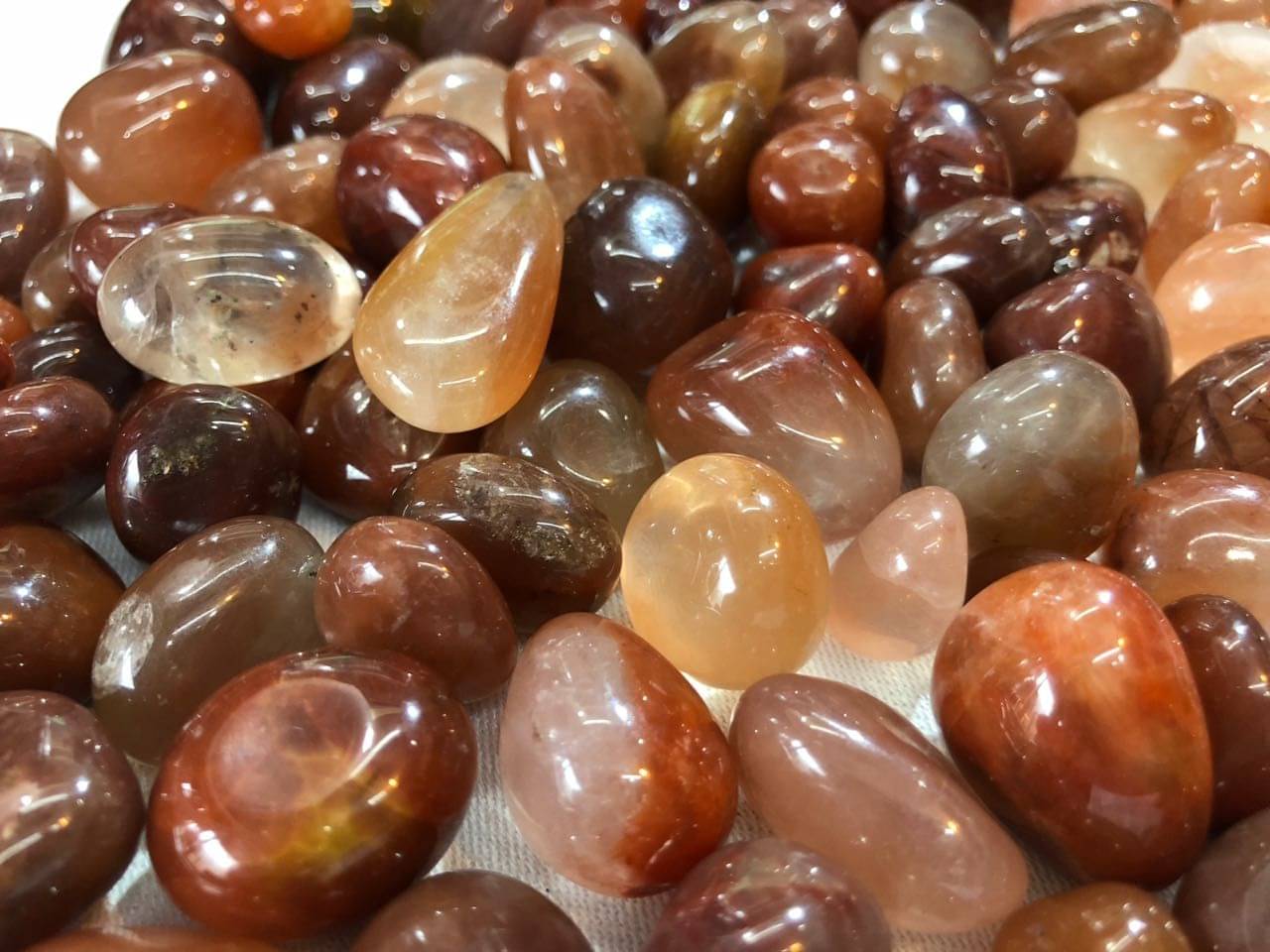     			Red Crystal Natural Agate Tumble Stone