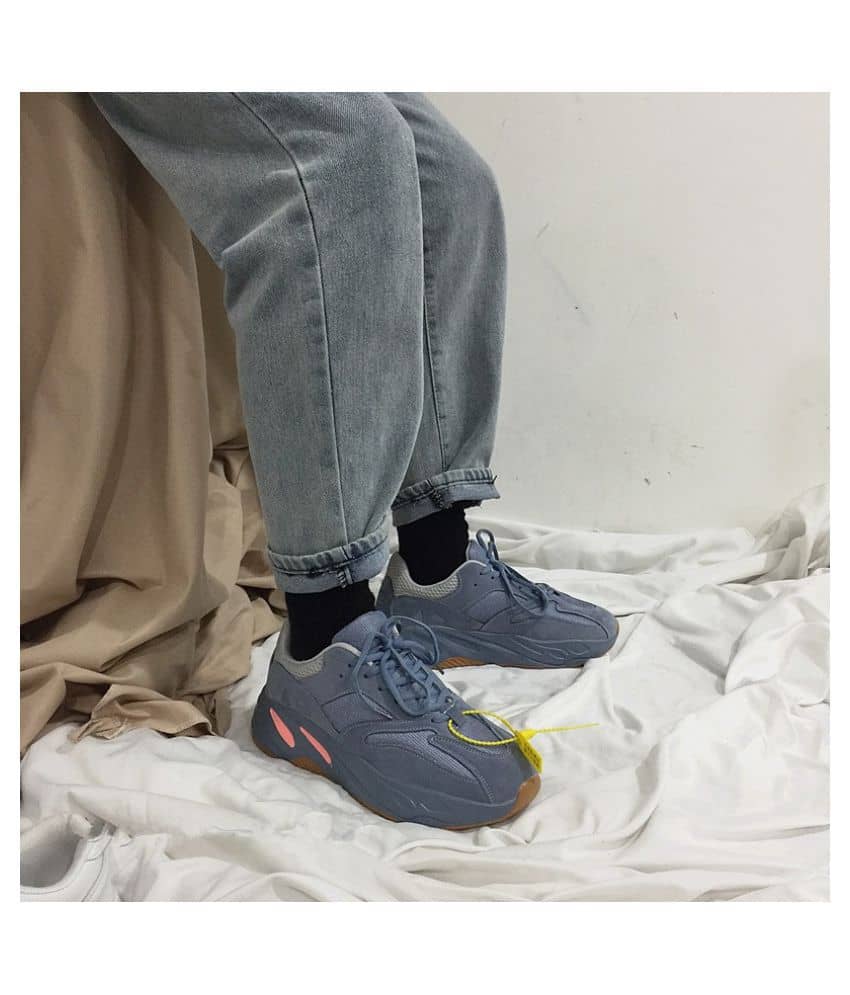 mr shoes yeezy 700