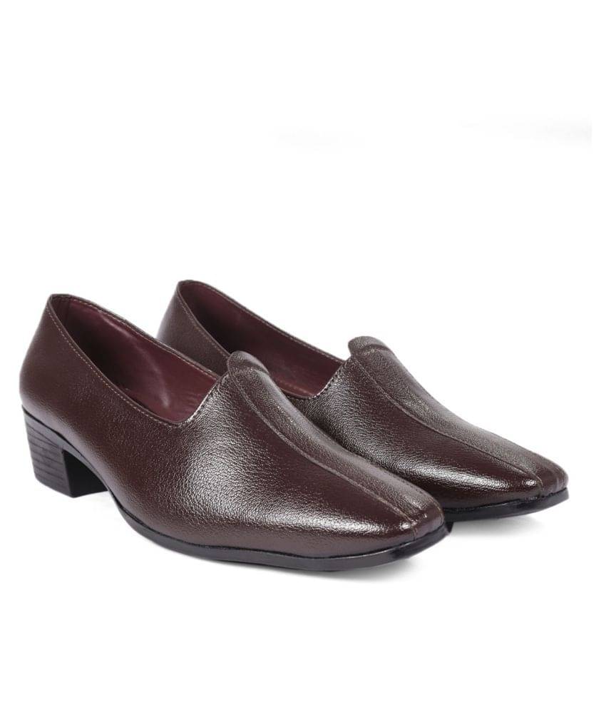     			YUVRATO BAXI Brown Jutti