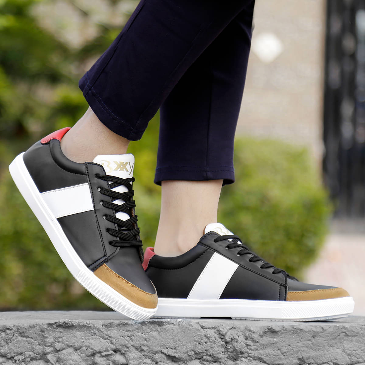     			YUVRATO BAXI Sneakers Black Casual Shoes