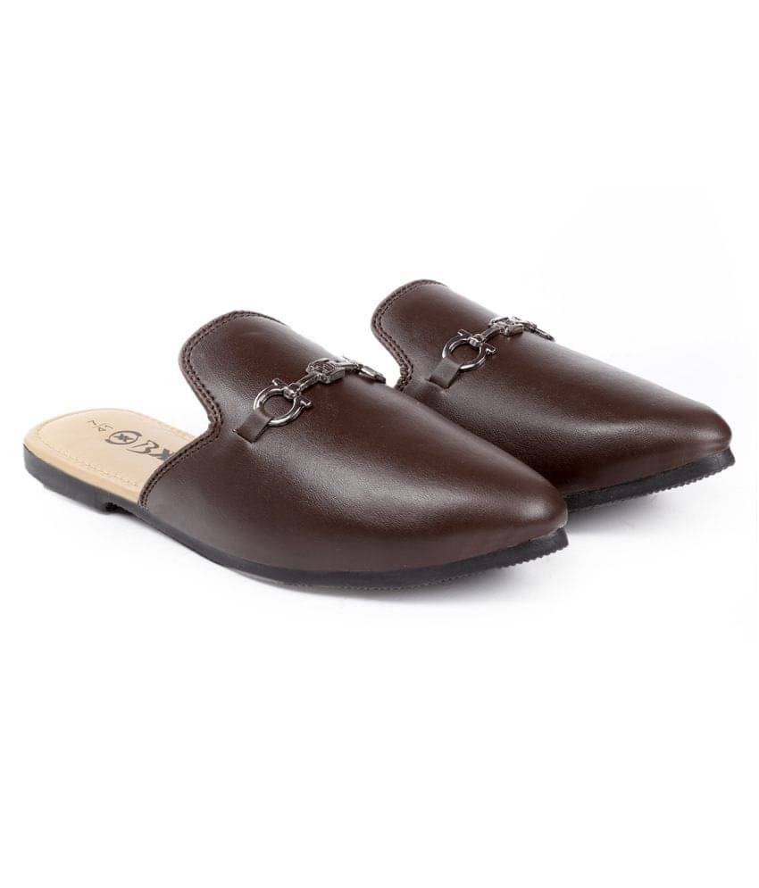     			YUVRATO BAXI Mules Brown Casual Shoes
