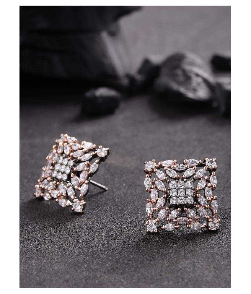     			Priyaasi - Golden Stud Earrings ( Pack of 1 )