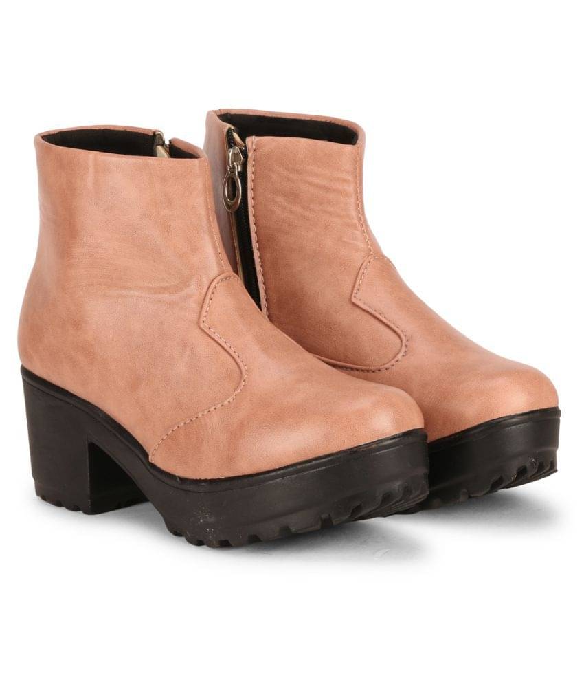     			Commander PeachPuff Ankle Length Chukka Boots