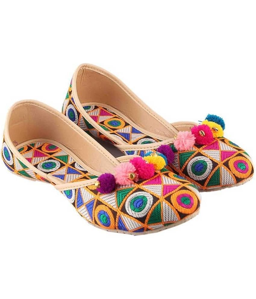 Raj White Ethnic Footwear - Ethnic Shoes | Buy online on ZillyBuy