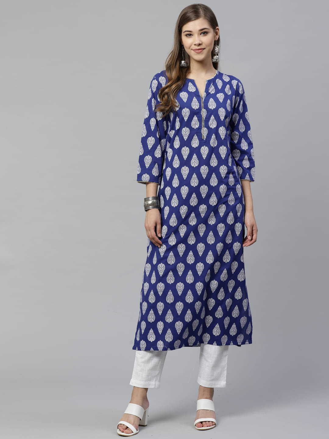 Yash Gallery Pack of 1 Cotton Blend Printed Straight Women's Kurti - ( Blue ) Yash Gallery Pack of 1 Cotton Blend Printed Straight Women's Kurti - ( Blue )