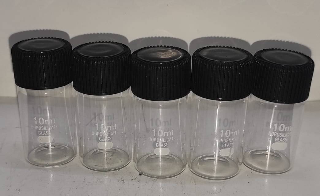     			BOROSILICATE GLASS TUBE CULTURE,, ROUND  BOTTOM WITH SCREW CAP  CAP. 10ML CAPACITY. TEN UNIT