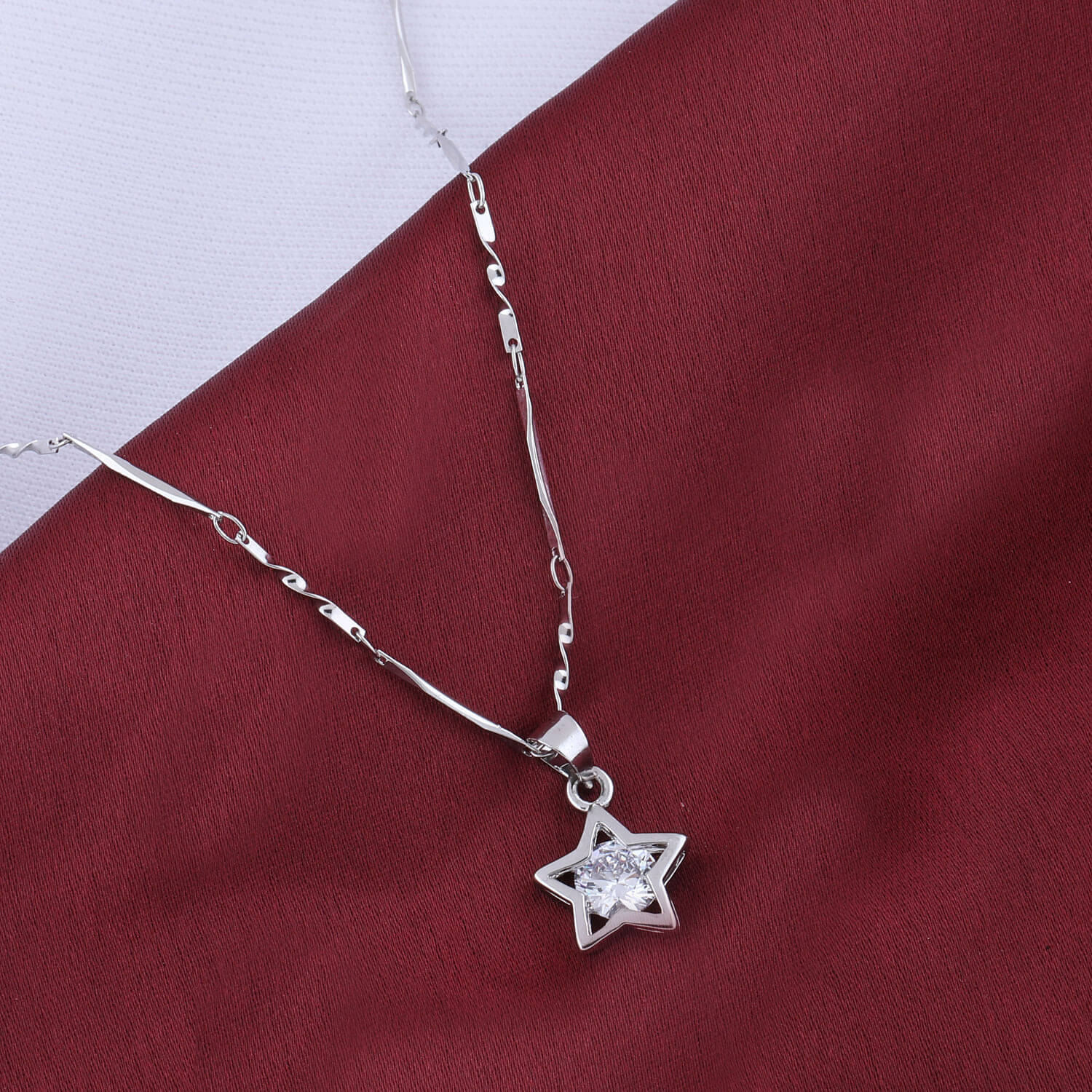     			Silver Plated Chain With Hexagon Shape Solitaire Diamond Pendant  For Women