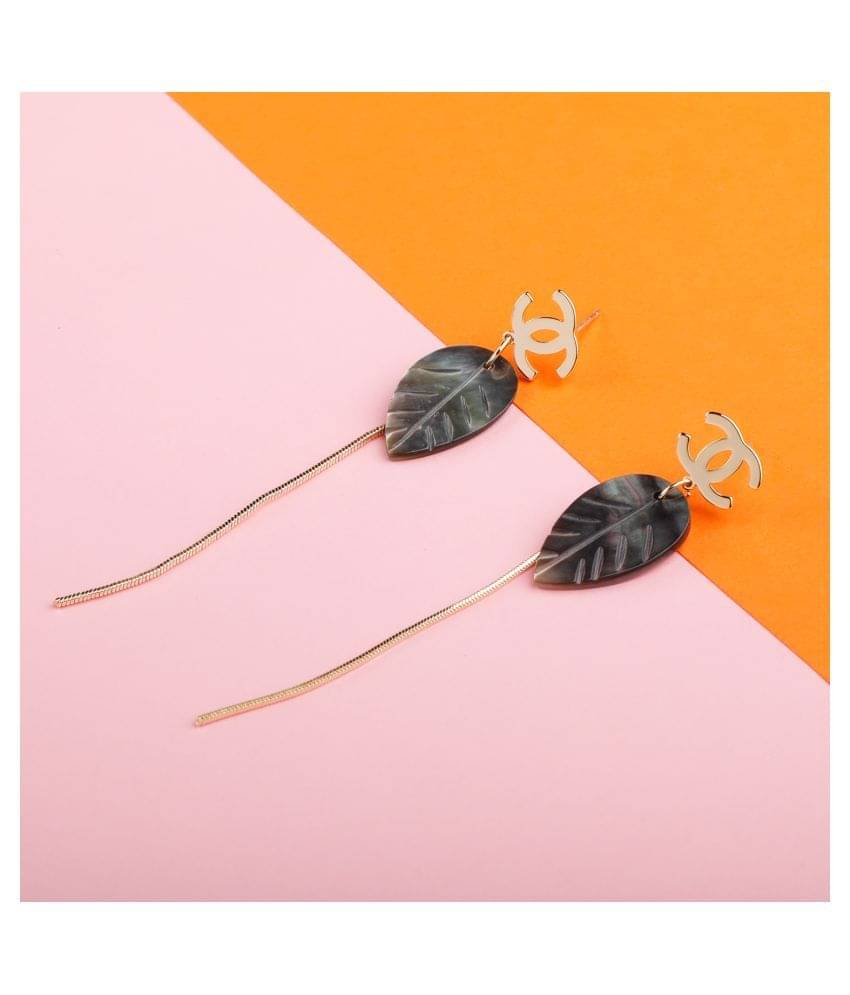     			SILVER SHINE  Gorgeous Gold With Leaf Design For Elegent look For Girls And Women