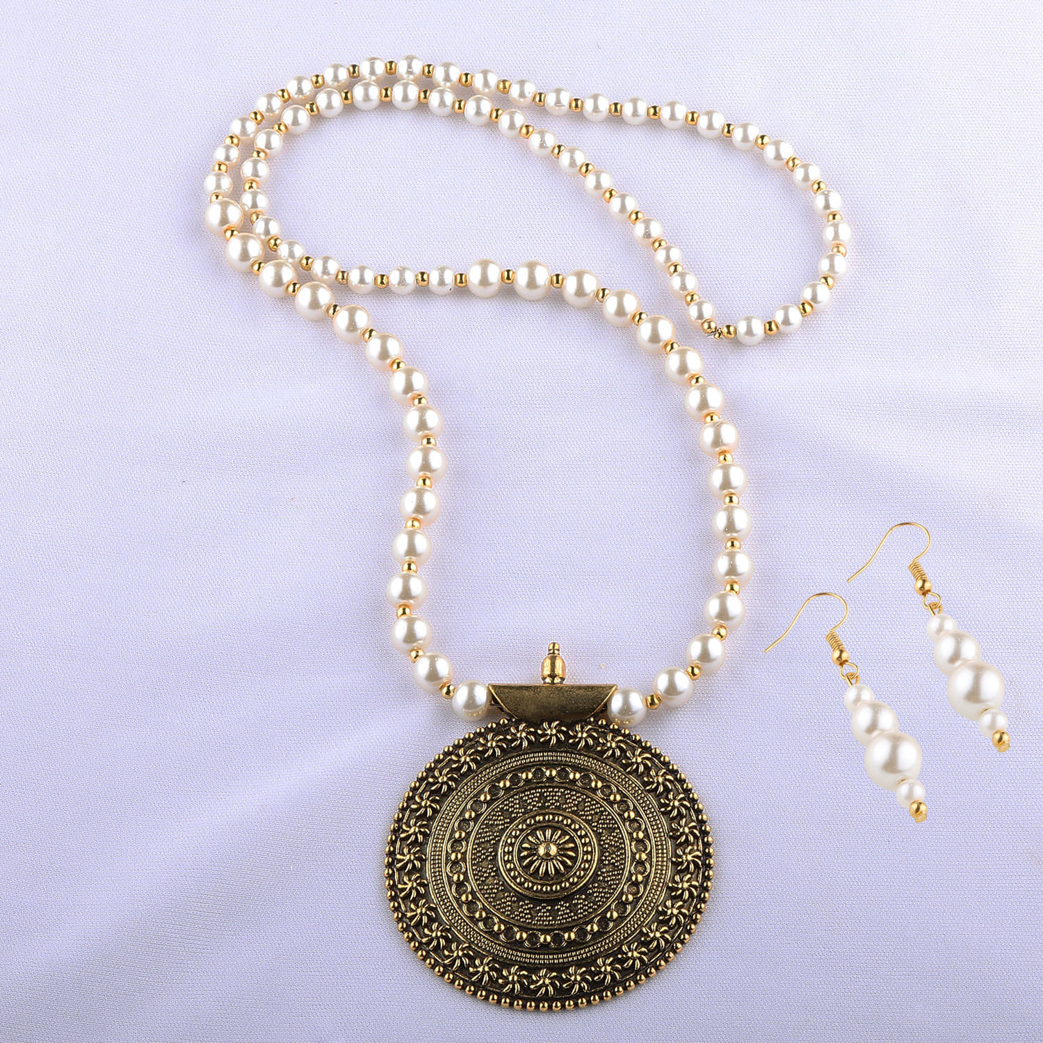     			Silver Shine Alloy GOLDEN Contemporary Contemporary/Fashion Antique Necklaces Set