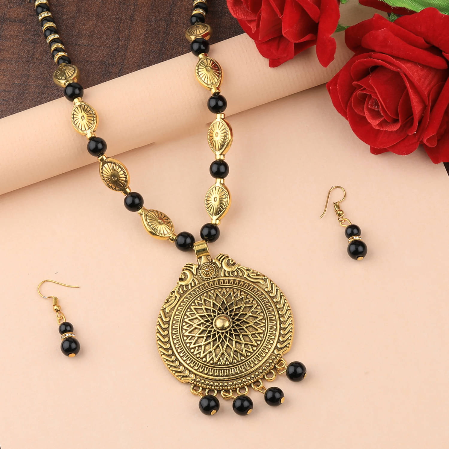 Silver Shine Alloy Golden Contemporary Contemporary/Fashion Antique Necklaces Set Silver Shine Alloy Golden Contemporary Contemporary/Fashion Antique Necklaces Set