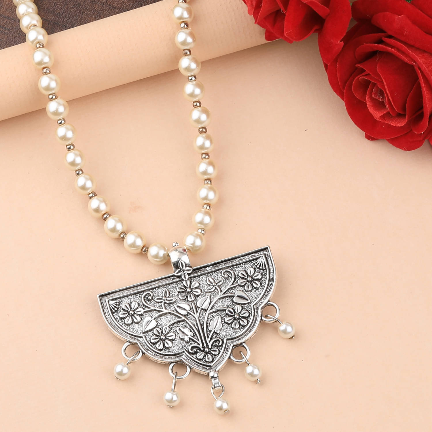 Silver Shine Alloy Silver Contemporary Contemporary/Fashion Antique Necklaces Set Silver Shine Alloy Silver Contemporary Contemporary/Fashion Antique Necklaces Set