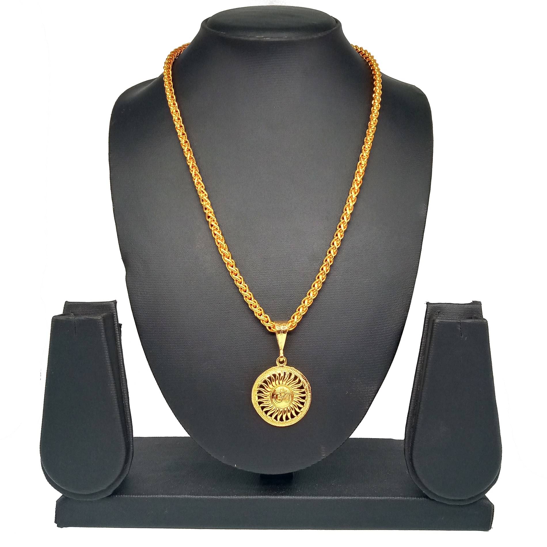     			SHANKHRAJ MALL GOLD PLATED PENDANT AND CHAIN FOR MEN OR BOYS-100165