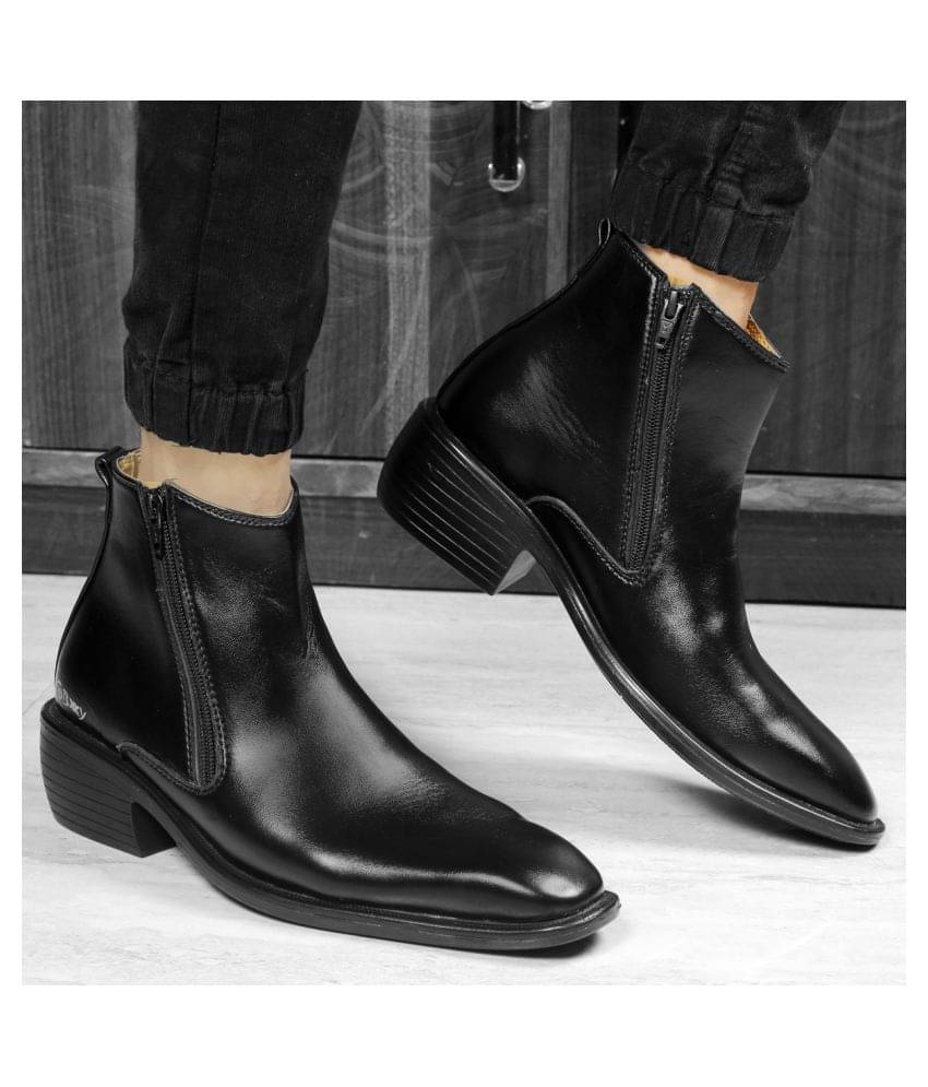     			YUVRATO BAXI Black Casual Boot