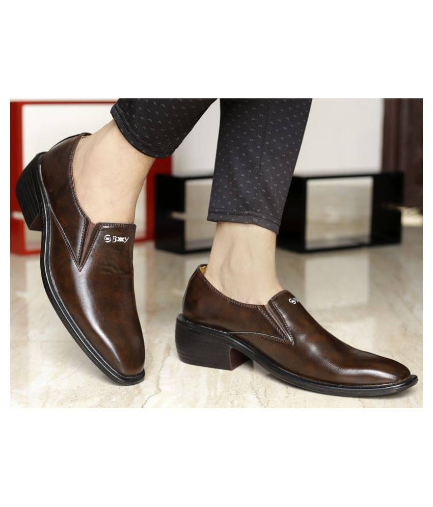     			YUVRATO BAXI Slip On Artificial Leather Brown Formal Shoes