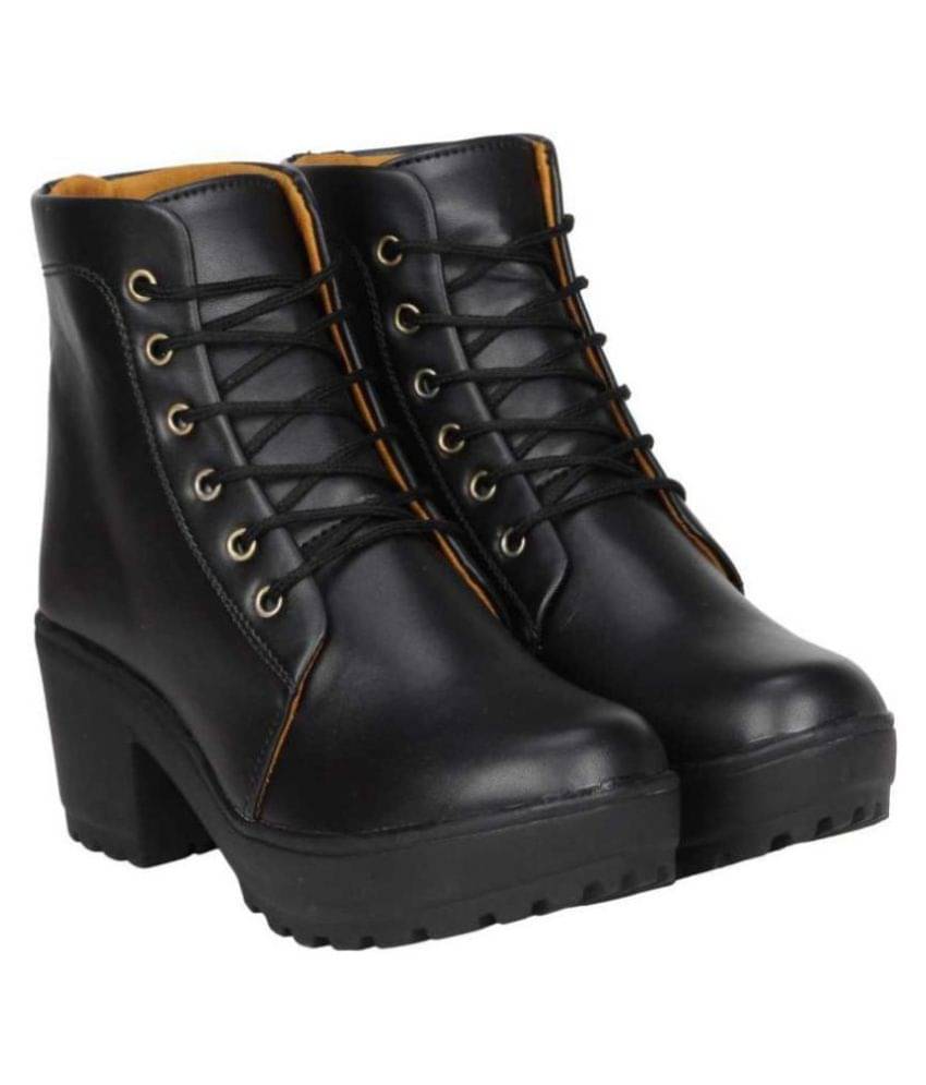     			Commander Black Ankle Length Chukka Boots
