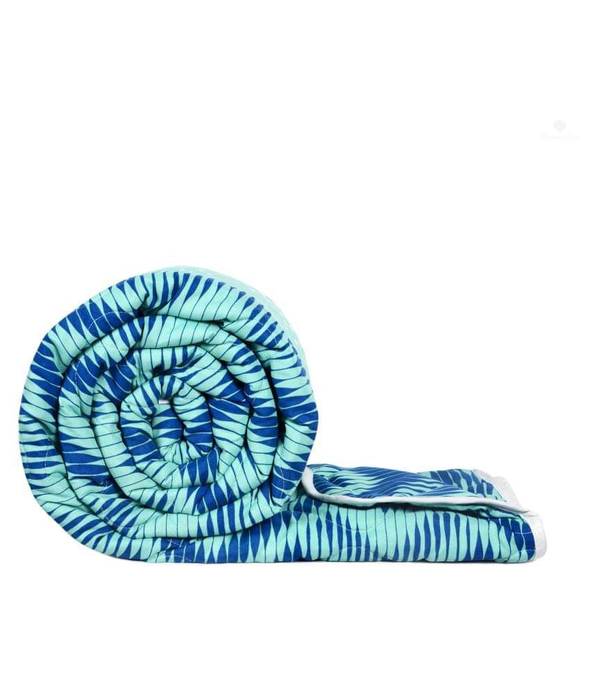     			DIVINE CASA Single Polyester Blue Abstract Comforter