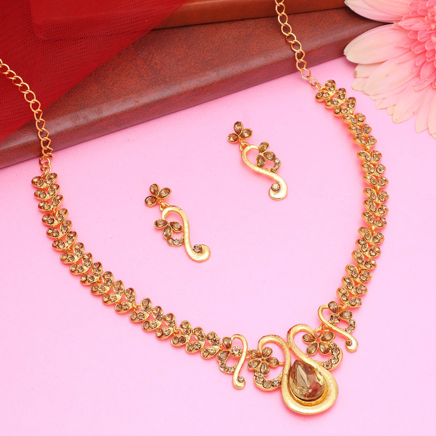     			Sukkhi Alloy Golden Traditional Necklaces Set Collar