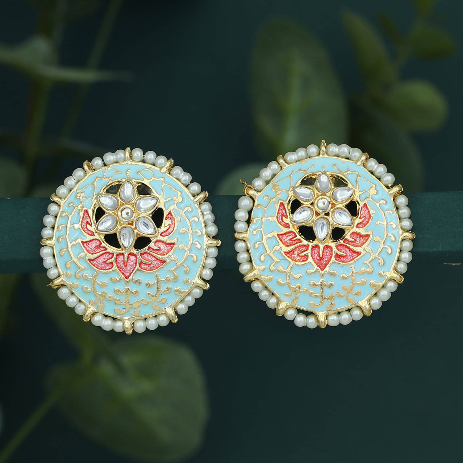     			Sukkhi Alluring Pearl Gold Plated Kundan Meenakari Stud Earring for Women