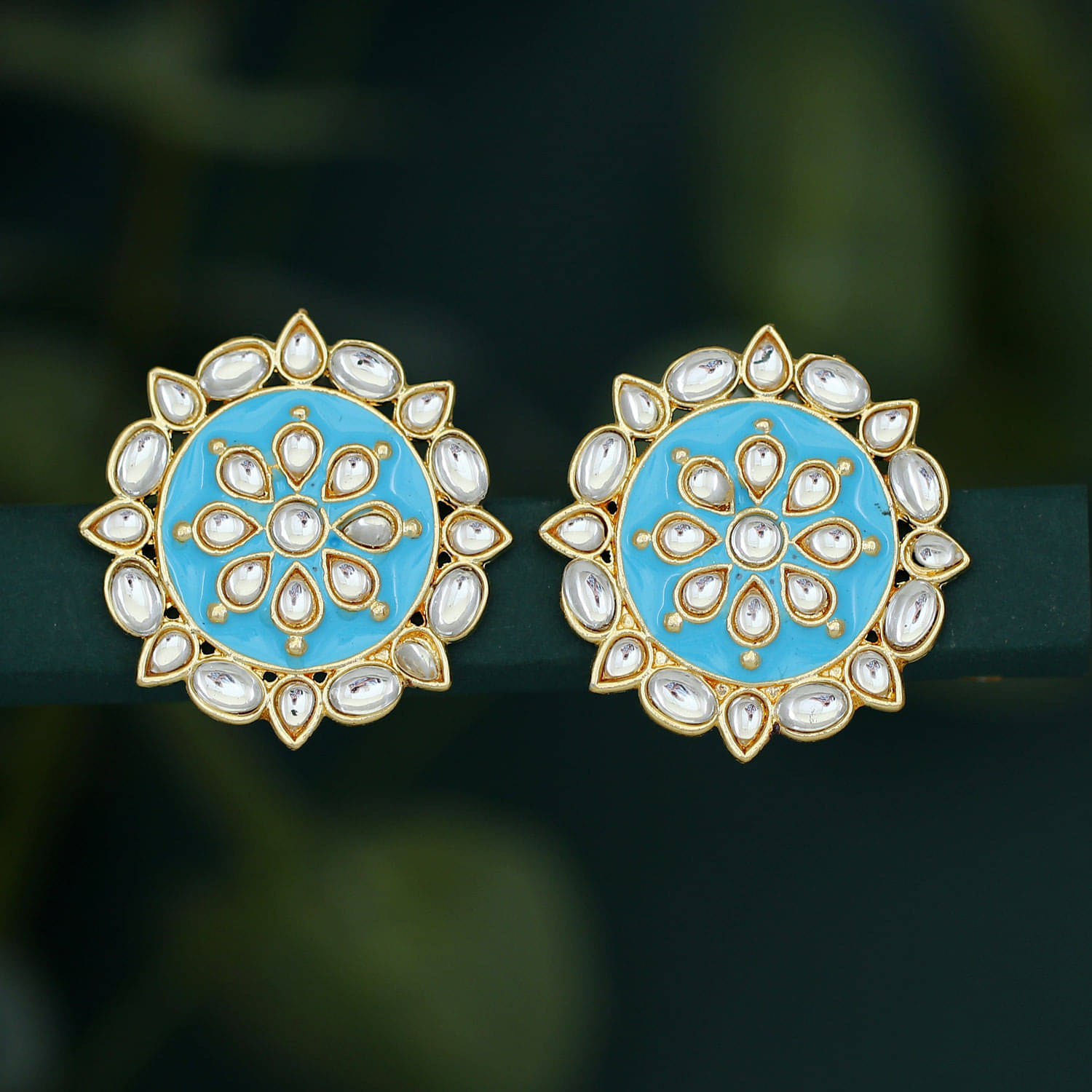     			Sukkhi Charming Gold Plated Kundan Stud Earring for Women