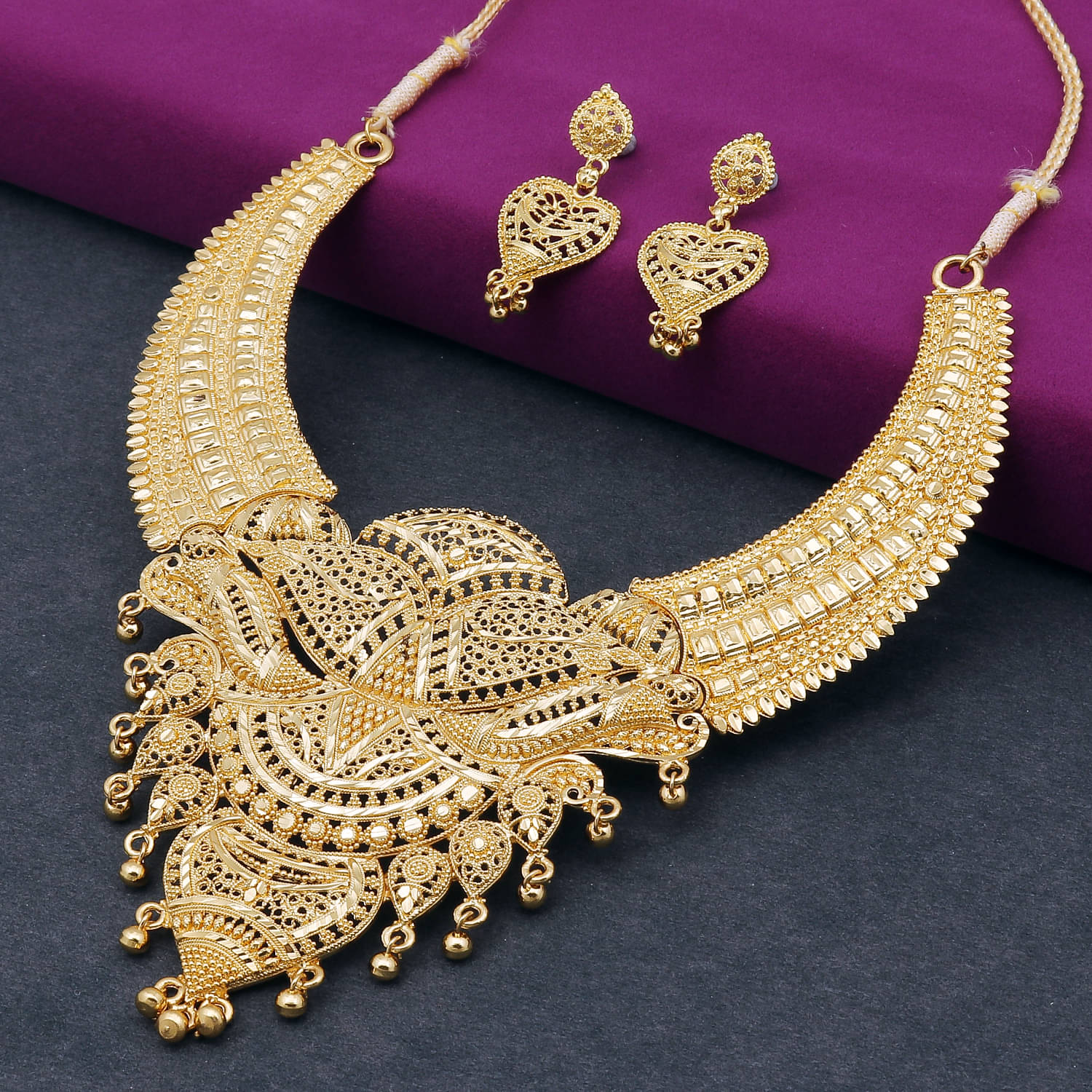     			Sukkhi Alloy Golden Traditional Necklaces Set Choker