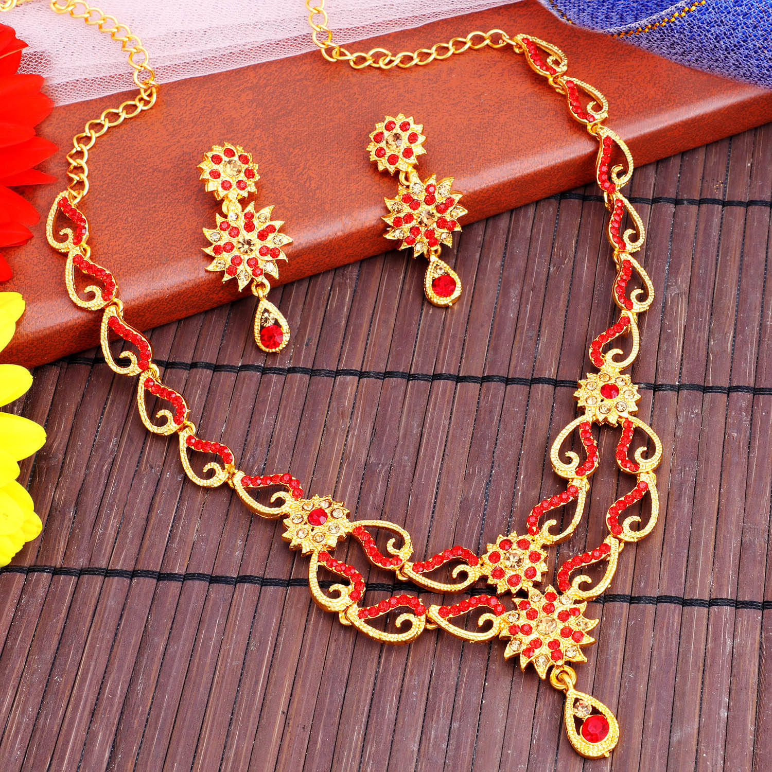     			Sukkhi Alloy Red Traditional Necklaces Set Collar