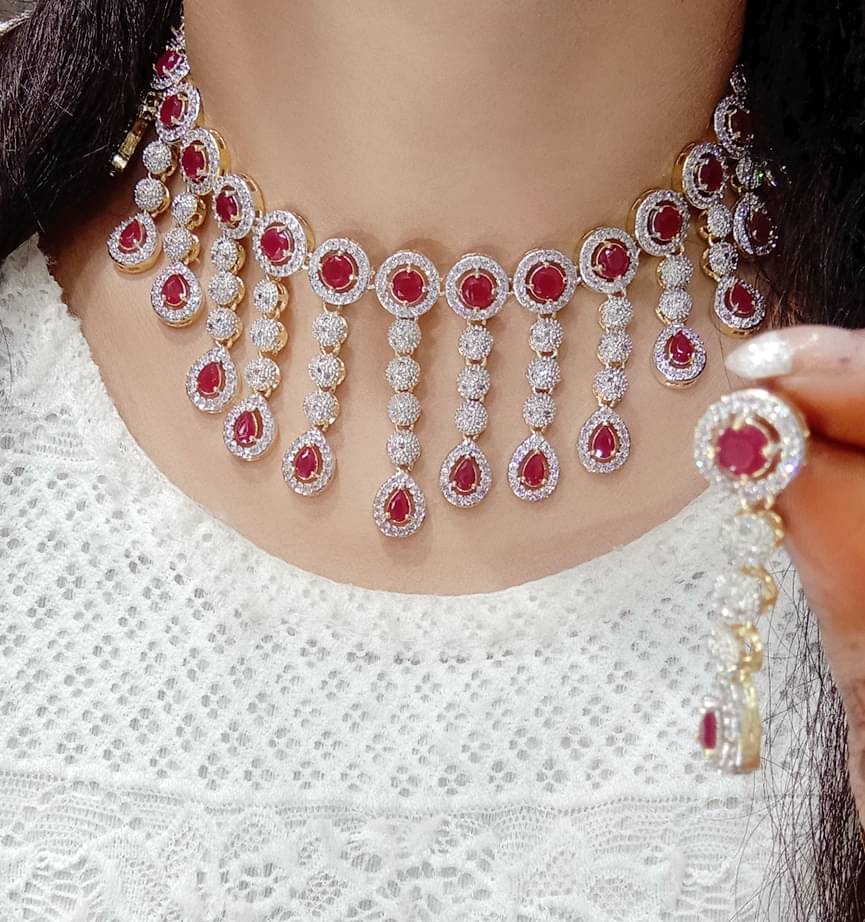     			Ladymania Alloy Maroon Contemporary/Fashion Necklaces Set Choker