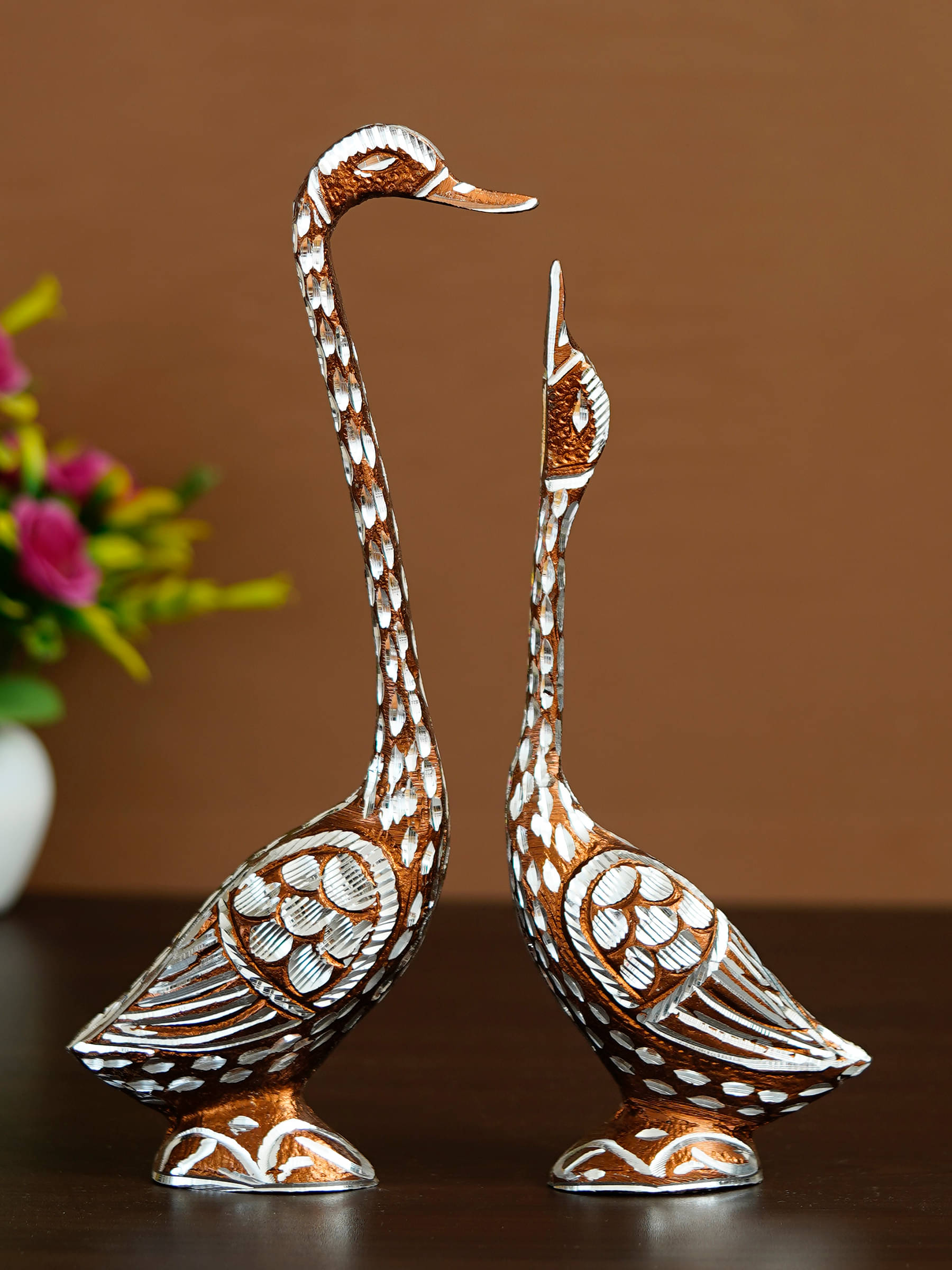eCraftIndia Set of 2 Brown & Silver Kissing Swan Couple Handcrafted Figurine Showpieces eCraftIndia Set of 2 Brown & Silver Kissing Swan Couple Handcrafted Figurine Showpieces