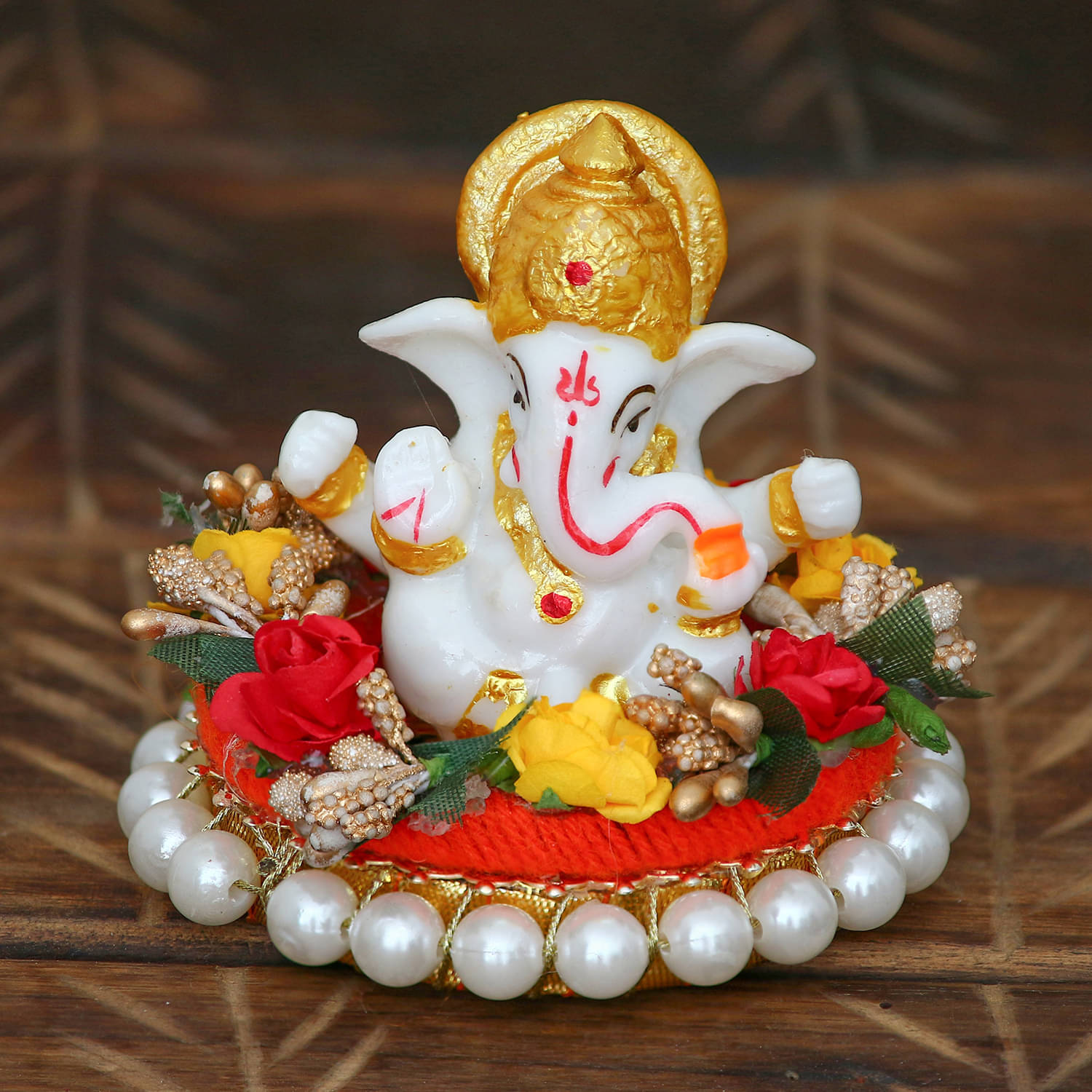 eCraftIndia White & Red Handcrafted Lord Ganesha On Decorative Plate Showpiece eCraftIndia White & Red Handcrafted Lord Ganesha On Decorative Plate Showpiece