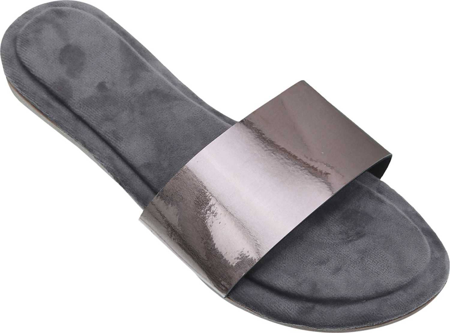 Apratim Gray Flats