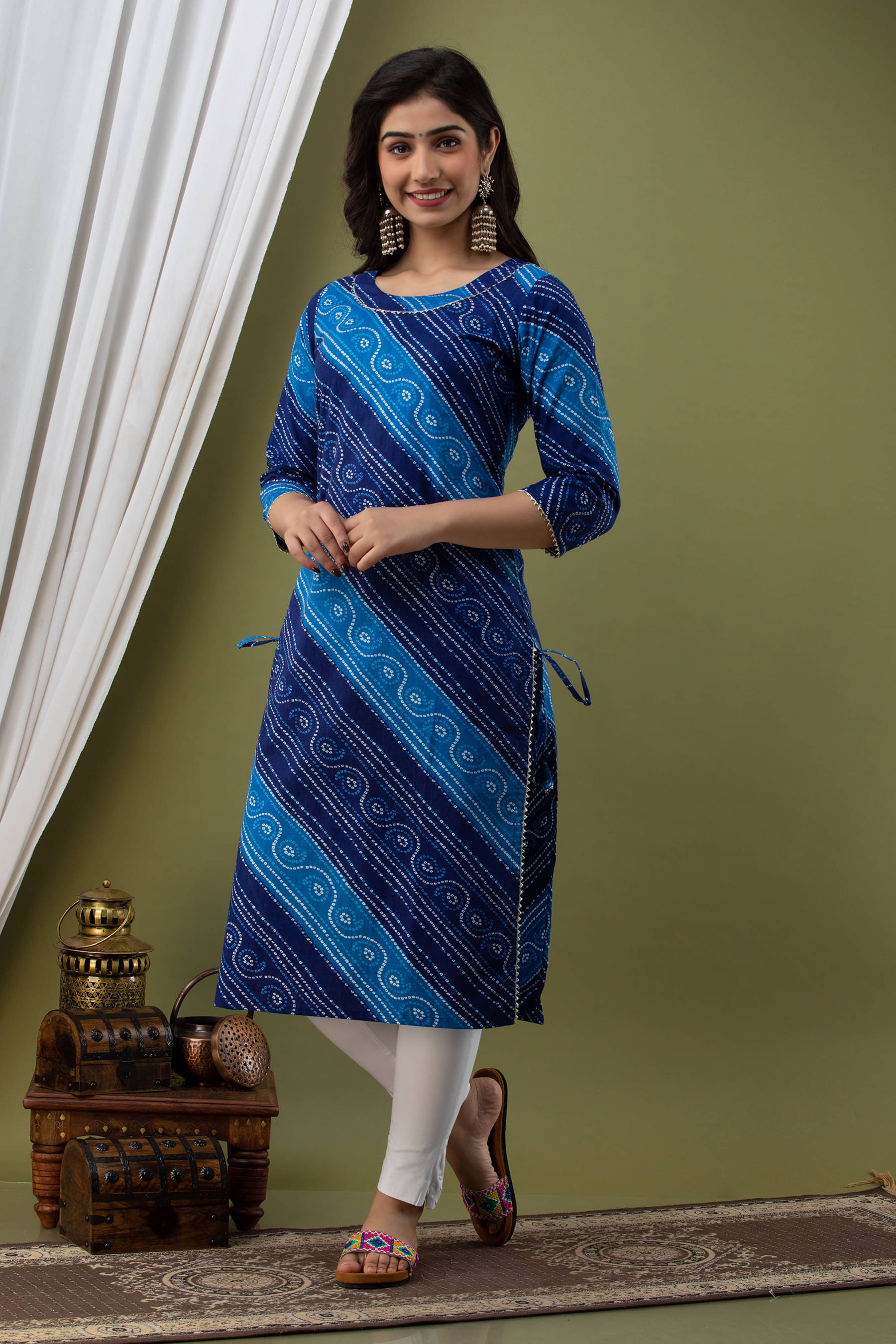     			Lee Moda - Blue Cotton Blend Women's Straight Kurti ( Pack of 1 )