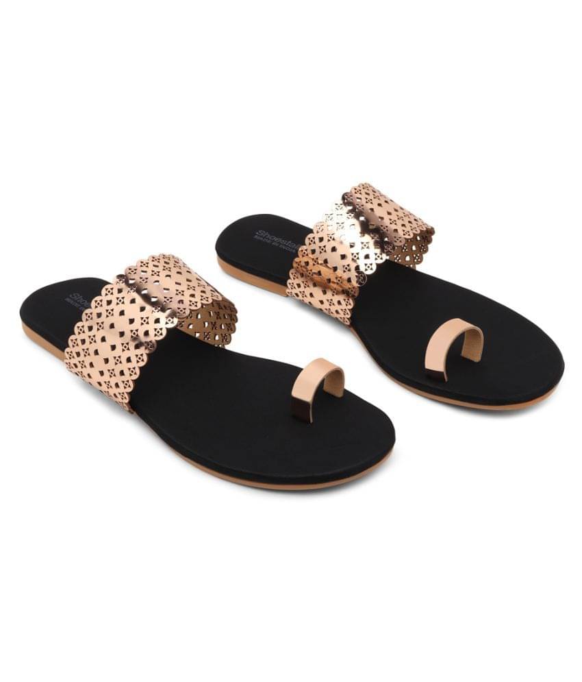     			Shoestail Gold Flats