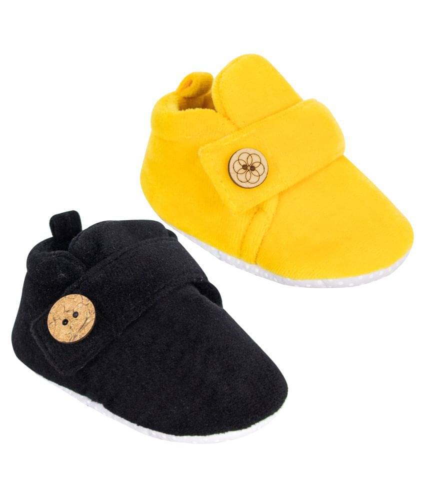     			Neska Moda Set Of 2 Pair Baby Boys & Baby Girls 6 To 9 Months Velvet Booties (Black,Yellow) -BT781andBT786